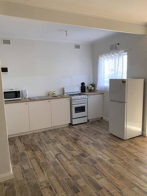 Adelaide Holiday Apartment - Holiday Sunshine Coast 2