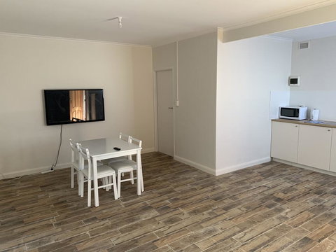 Adelaide Holiday Apartment - Holiday Sunshine Coast 3