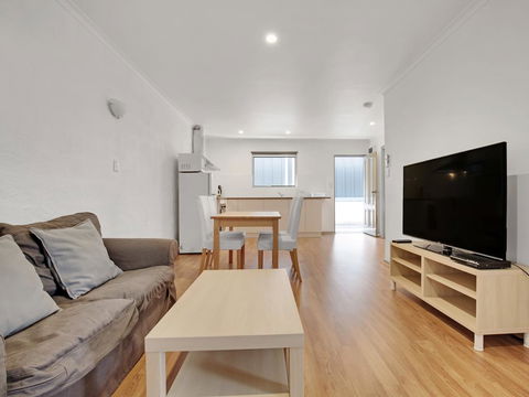 Adelaide Holiday Homes - Holiday Sunshine Coast 2