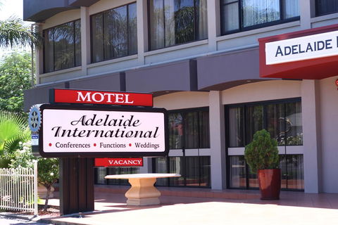 Adelaide International Motel - Holiday Sunshine Coast 0