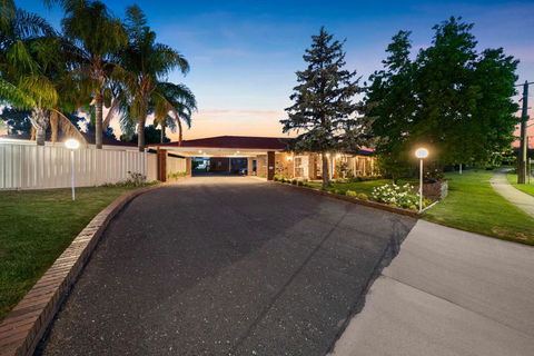 Econo Lodge Border Gateway Wodonga - Sunshine Coast Tourism 4