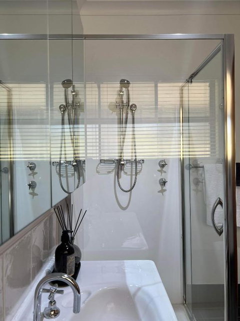 Diamond Lake Escape - Sunshine Coast Tourism 2