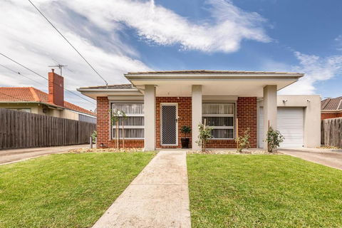 Discover Your Perfect Getaway In Laverton - Holiday Sunshine Coast 1
