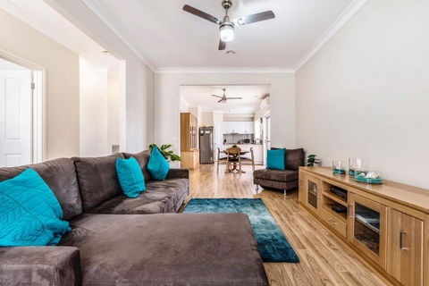 Discover Your Perfect Getaway In Laverton - Holiday Sunshine Coast 0