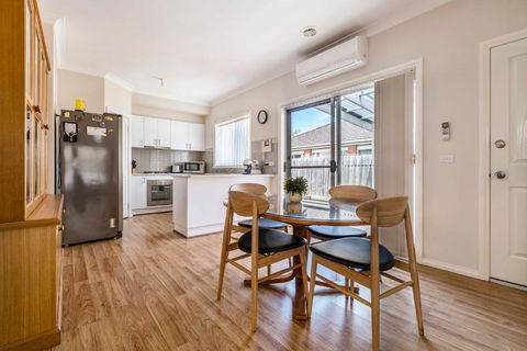 Discover Your Perfect Getaway In Laverton - Holiday Sunshine Coast 2