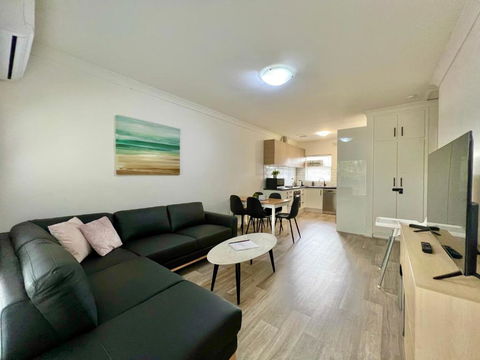 Dishwasher,ac,dryer Campbelltown Courtyard East - Holiday Sunshine Coast 2