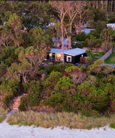 Dune Shack - On The Beach, 10 Minutes From Port Arthur - Holiday Sunshine Coast 3