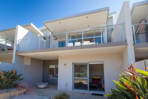 Eagle Escape I Private Properties - Holiday Sunshine Coast 1