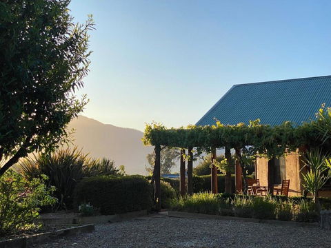 Earthen Home - Sunshine Coast Tourism 0