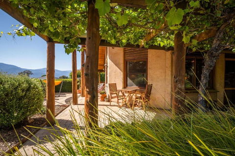 Earthen Home - Sunshine Coast Tourism 4