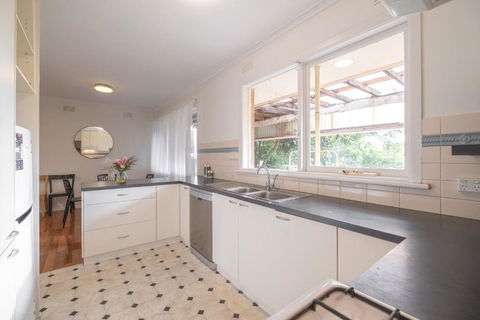 Doncaster East Garden 2br House - Sunshine Coast Tourism 4