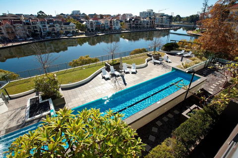 East Perth Suites Hotel - Holiday Sunshine Coast 0