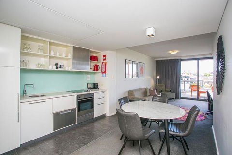 East Perth Suites Hotel - Holiday Sunshine Coast 4