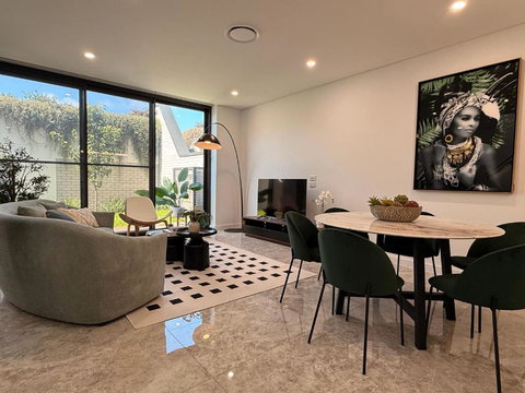 Eastgardens 4Bed 3Bath Brand New Townhouse 2 Car - Holiday Sunshine Coast 0