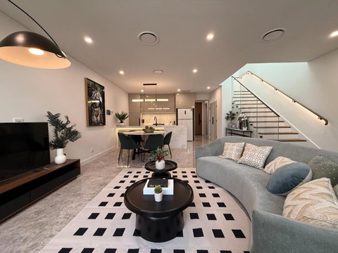 Eastgardens 4Bed 3Bath Brand New Townhouse 2 Car - Holiday Sunshine Coast 4