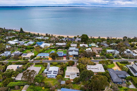 Echo Beach In Somers - Sunshine Coast Tourism 3
