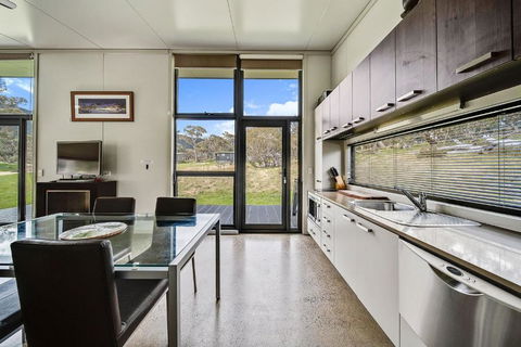 Ecocrackenback 16 Sustainable Chalet Close To The Slopes - Holiday Sunshine Coast 1