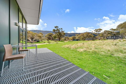 Ecocrackenback 16 Sustainable Chalet Close To The Slopes - Holiday Sunshine Coast 3
