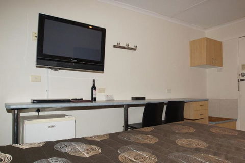 Edinburgh Motor Inn - Sunshine Coast Tourism 1