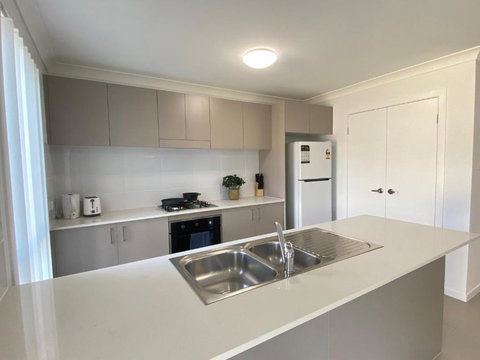 Edmondson Modern 4 Br House Quiet & Convenient - Sunshine Coast Tourism 2