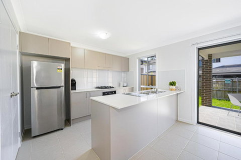 Edmondson Park Modern 4 Br House Parking - Sunshine Coast Tourism 2