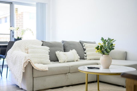 Edmondson Park Modern 4 Br House Parking - Sunshine Coast Tourism 1