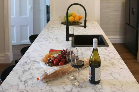 EDW19 - Stylish 2-Bed, 2-Bath Townhose In Drummoyne - Holiday Sunshine Coast 1