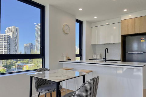 E.S. Surfers Paradise - Holiday Sunshine Coast 3