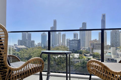 E.S. Surfers Paradise - Holiday Sunshine Coast 4