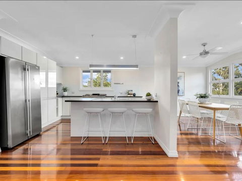 Elegant Villa Near Shopping Mall - Sunshine Coast Tourism 0