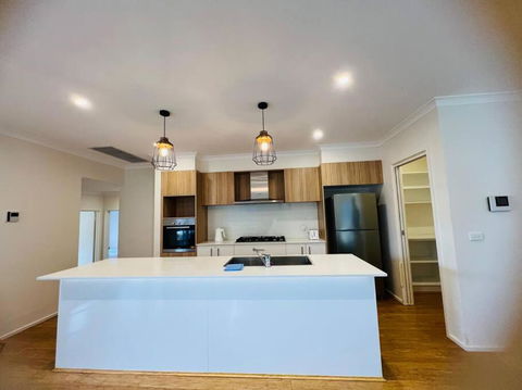 Entire 4 BR House In Moncrieff Close To Playground - Sunshine Coast Tourism 0