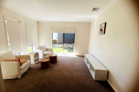 Entire 4 BR House In Moncrieff Close To Playground - Sunshine Coast Tourism 2