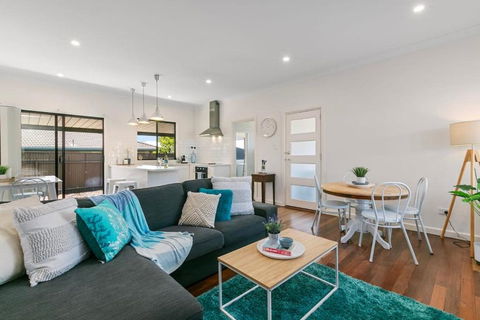 Entire Home In Sturt, Free Parking - Sunshine Coast Tourism 1