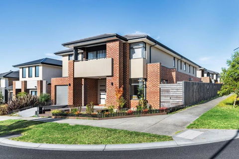 Entire Luxury House In Wantirna South - Sunshine Coast Tourism 0