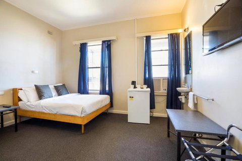Esplanade Hotel Adelaide - Holiday Sunshine Coast 2