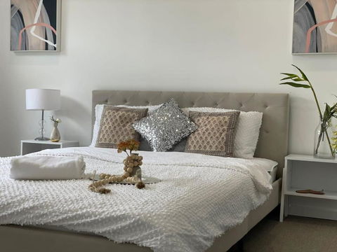 Evies East Retreat With Spa - Holiday Sunshine Coast 0