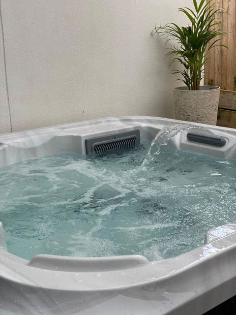 Evies East Retreat With Spa - Holiday Sunshine Coast 2