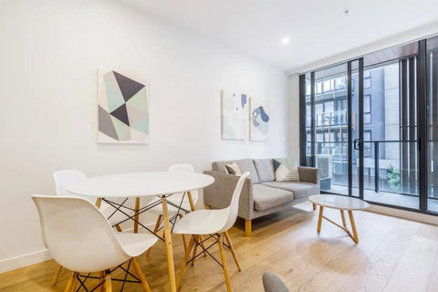 Executive Comfort Living Near La Trobe & RMIT Uni - Holiday Sunshine Coast 1