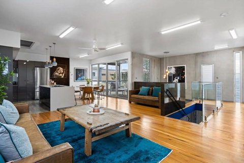 Exquisite Beachside Mansion - Holiday Sunshine Coast 3