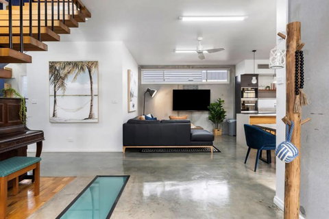 Exquisite Beachside Mansion - Holiday Sunshine Coast 4