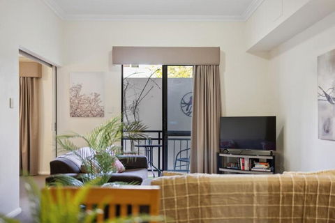 Fabulous Apt In Northbridge With Pool & WiFi - Holiday Sunshine Coast 1
