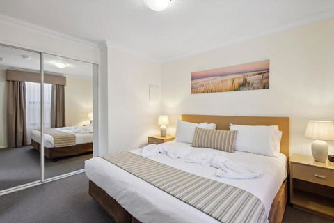 Fabulous Apt In Northbridge With Pool & WiFi - Holiday Sunshine Coast 2