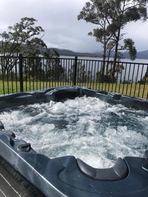 Fairwinds Tasmania - Sunshine Coast Tourism 3