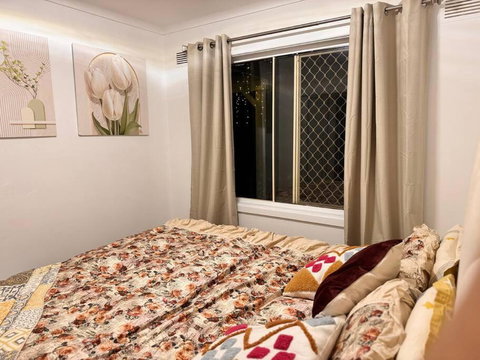 Fairy Land In Central Coast W Jacuzzi Round Pool Table Slide Bunk Bed - Holiday Sunshine Coast 1