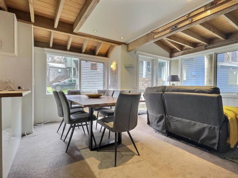 Faithfulls Chalet, Alpine-getaways - Holiday Sunshine Coast 1