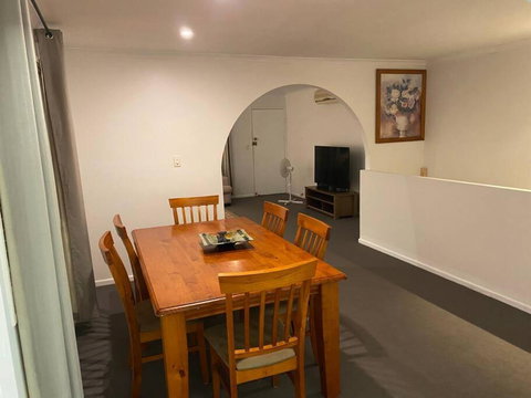 FAMILY 3-bedroom Everton Hills Apartment - Sunshine Coast Tourism 0