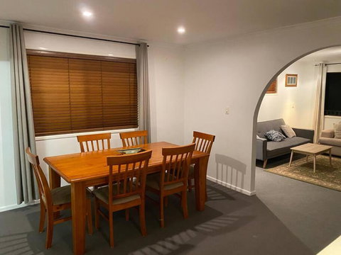 FAMILY 3-bedroom Everton Hills Apartment - Sunshine Coast Tourism 1