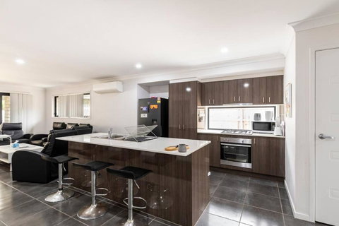 Family Friendly Oasis Mid Brisbane And Gold Coast - Holiday Sunshine Coast 2