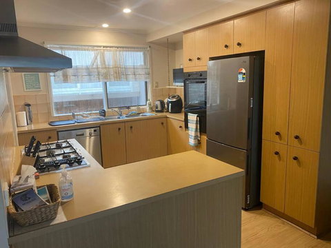 Family Home- Close To Knox City & Dandenong Ranges - Sunshine Coast Tourism 3