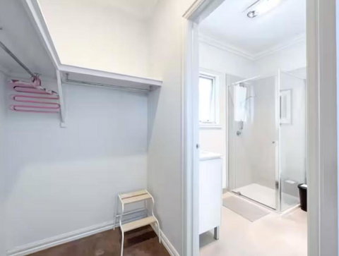 FamilyFriendly 3 Bedroom Retreat - Shared - Parking And Wifi - Holiday Sunshine Coast 2